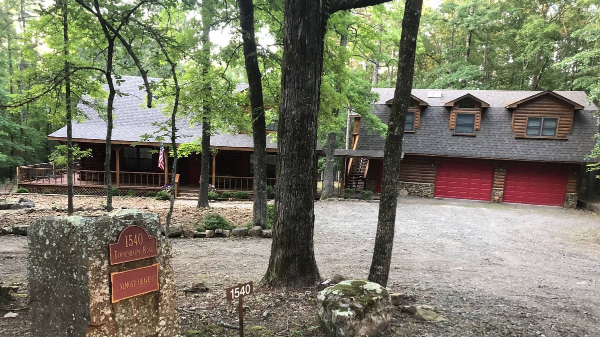Drasco Ski Chalet | Almost Heaven a real "Honest Abe" Log Cabin in Tannenbaum Resort!