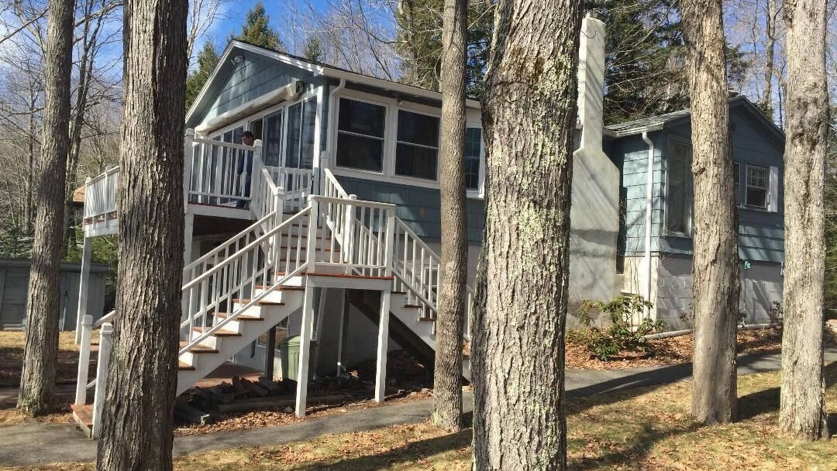 Middleton House | ALMOST HEAVEN! Enjoy lakeside magic with amazing views and amenities!