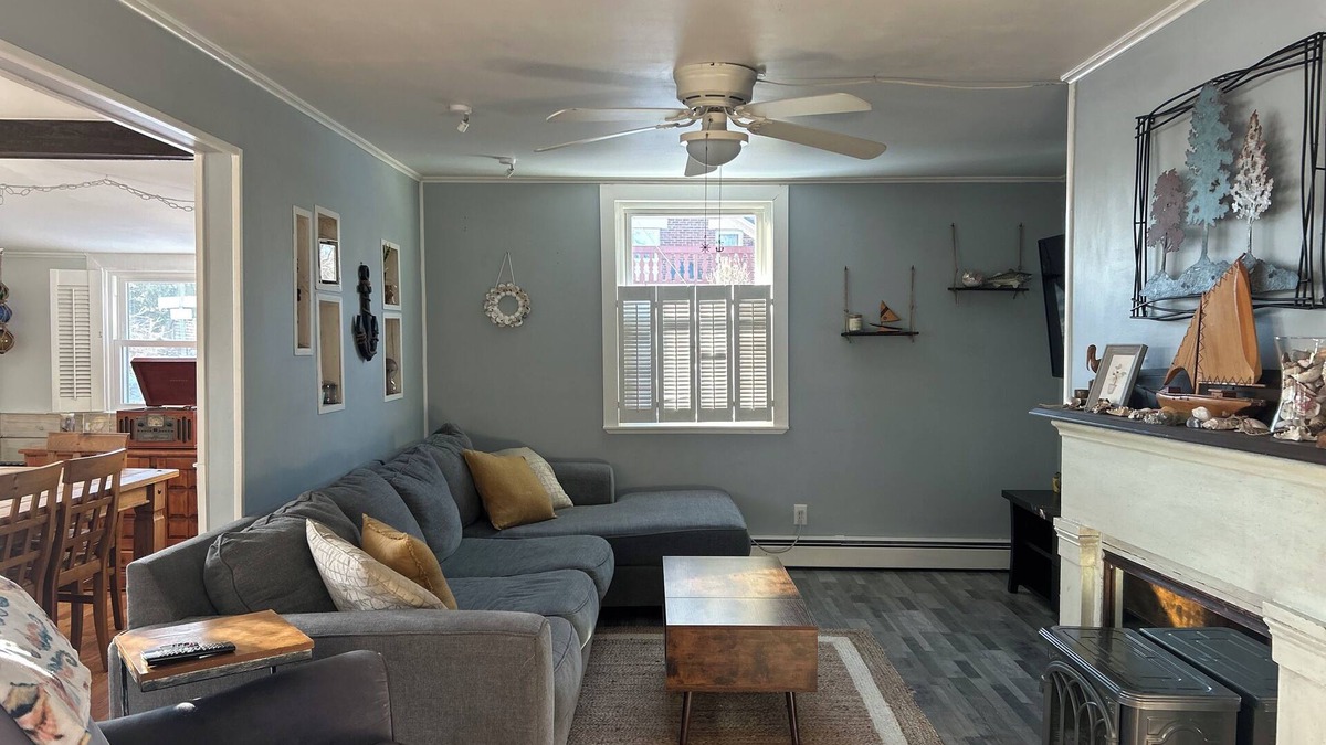 Hilton Cottage | Almost Lake'd Inn Quaint Cottage