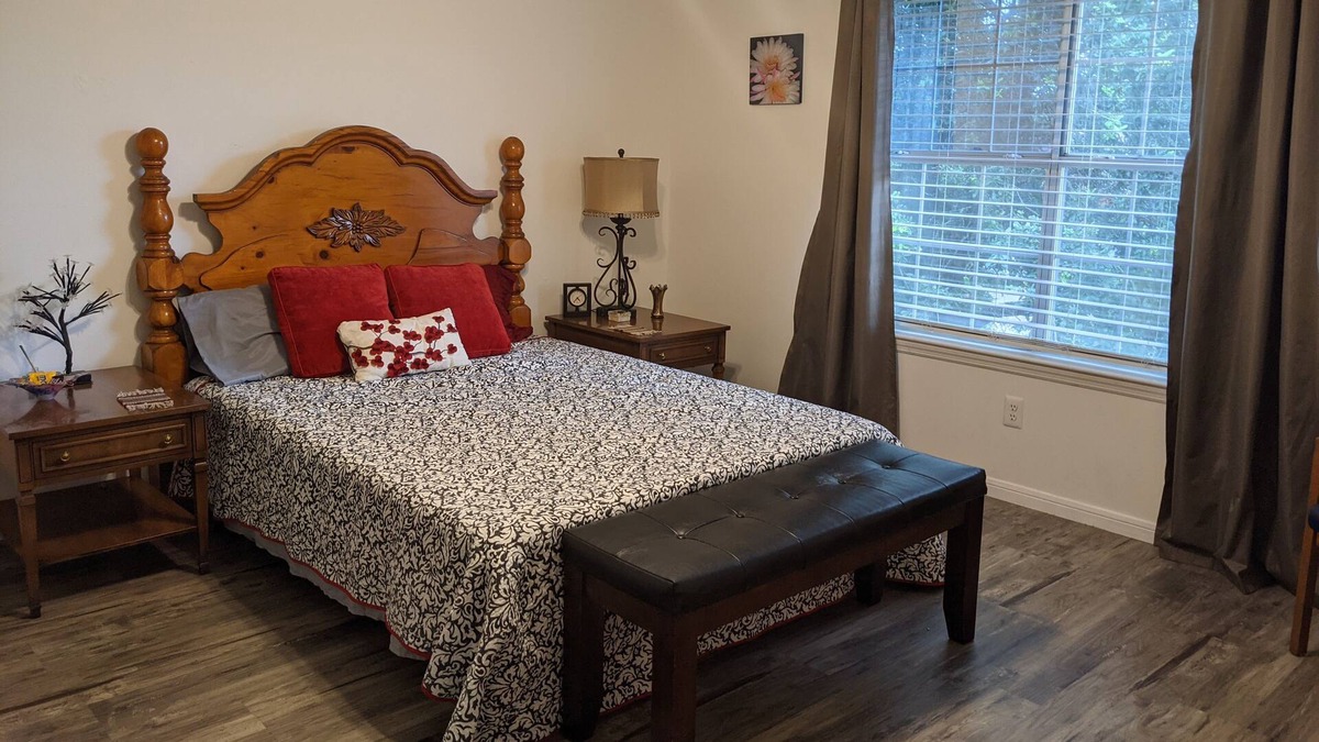 Lake Jackson House | Almost Paradise. Two bedrooms with private bathroom.