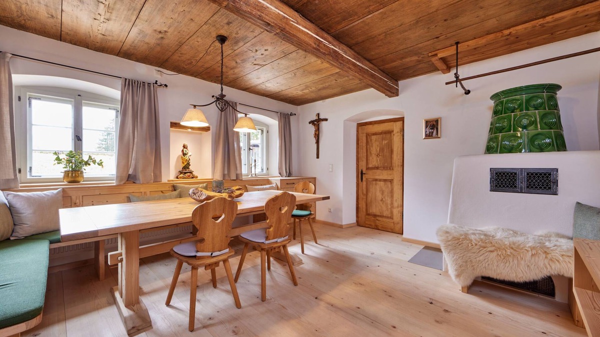 Muhldorfl Apartment | Almrausch - Modern holiday flat in historic farmhouse