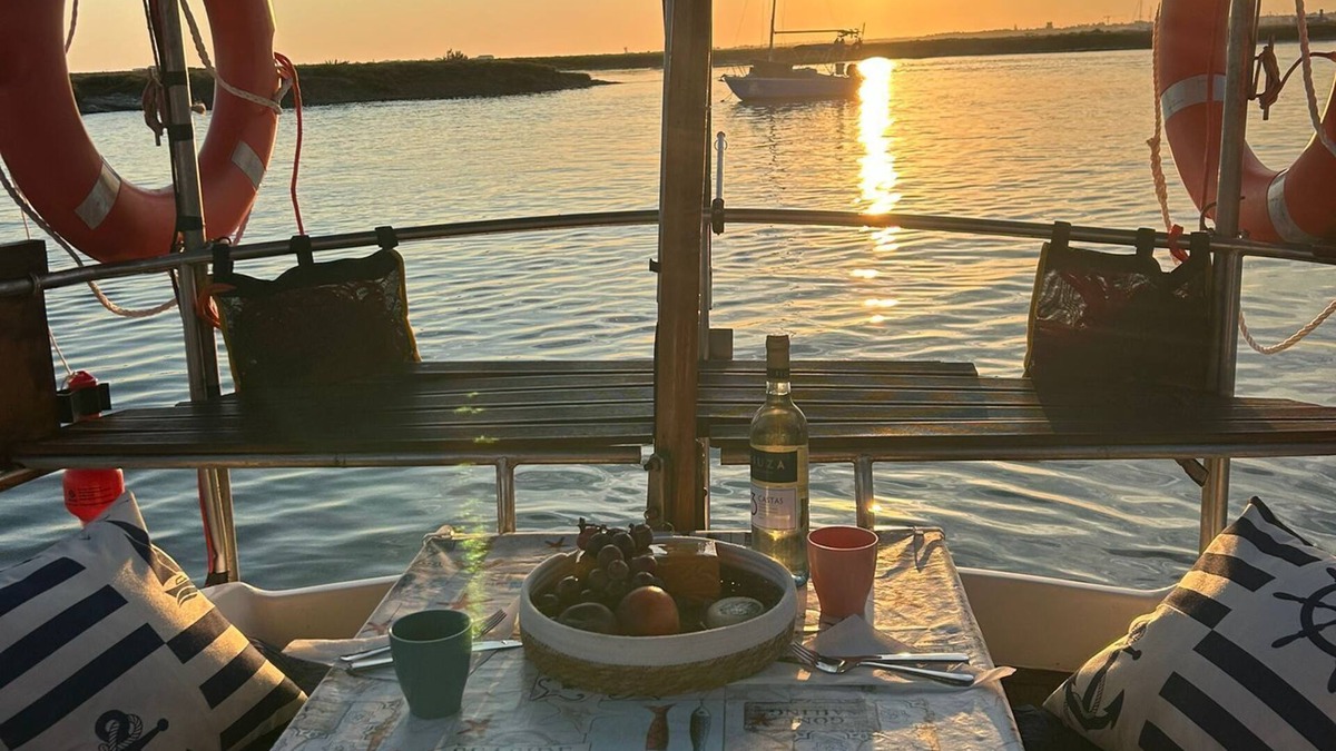 Faro Boat Rental | Alojamento Barco Casa Ancorado no Coração da Ria Formosa em Faro
