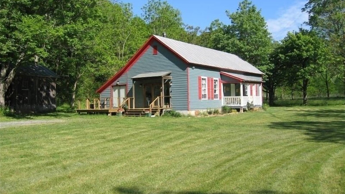 Lexington House | Alone Mill Schoolhouse - A paradise for outdoor lovers
