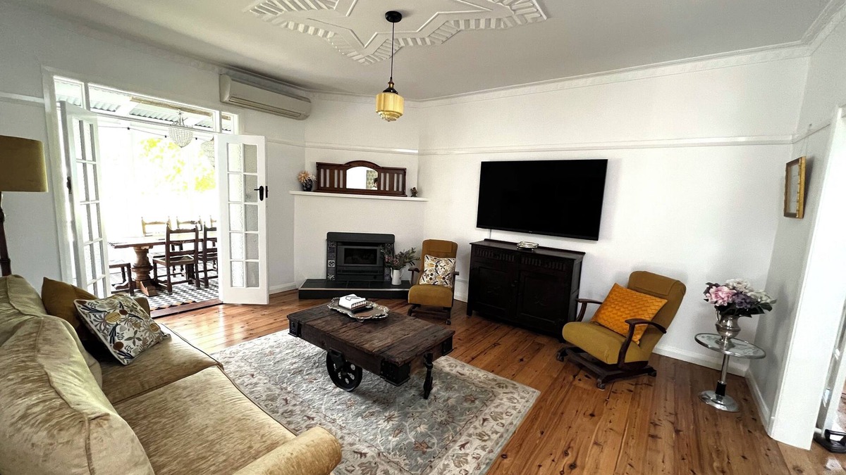 Mullamuddy Cottage | 'Alora' Charming 3-bedroom cottage in a serene setting.