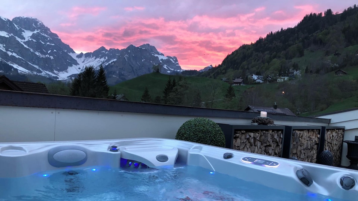 Engelberg Condo | Alp Chic attic apartment with private whirlpool & sauna in Engelberg