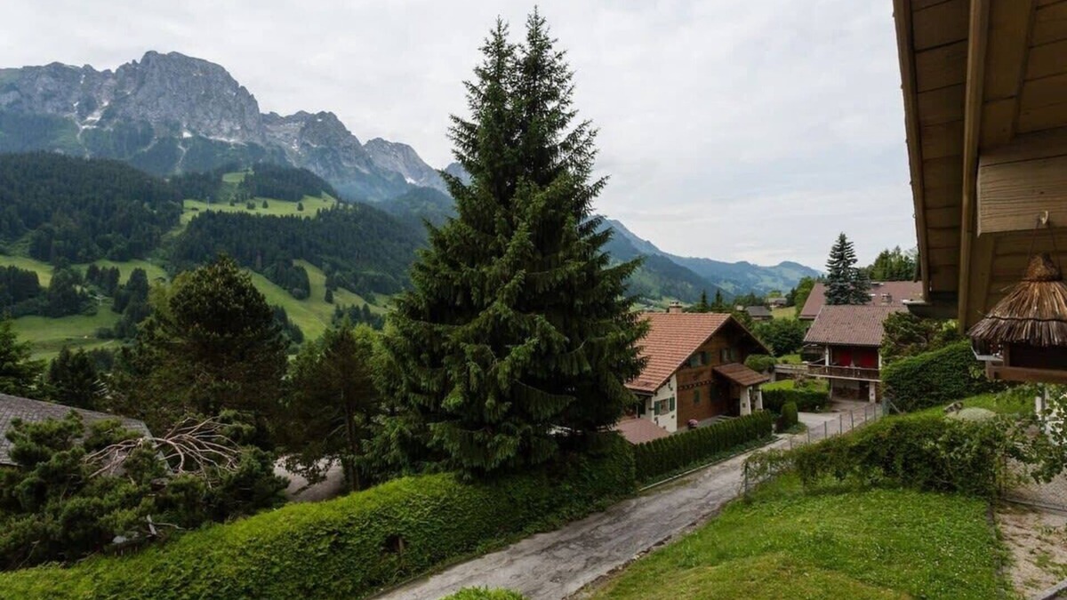 Rougemont Ski Chalet | Alp Sunrise - Top View Cozy Chalet