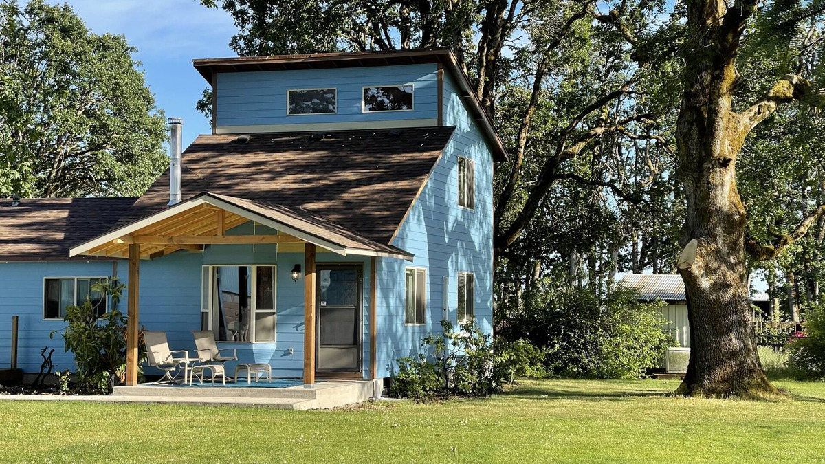 West Stayton Apartment | Alpaca Farm Retreat