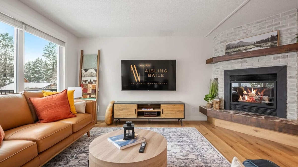 East Kootenay House | Alpenglow Bungalow | Hot Tub | Games Room | Pets