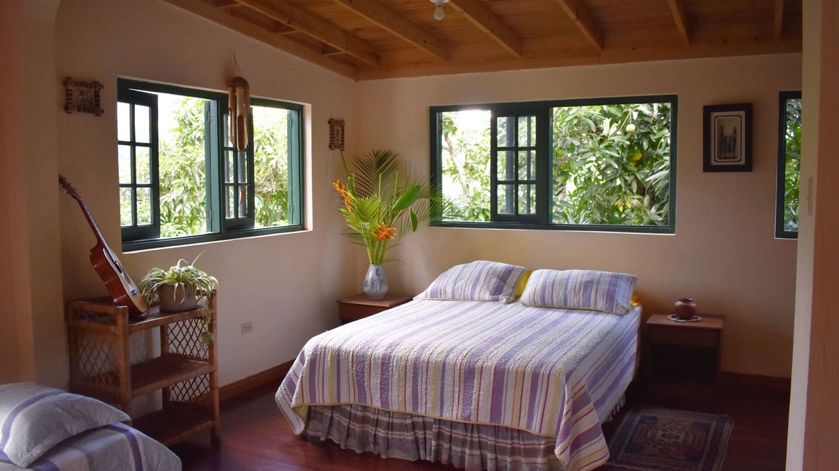 Jack's Hill Bed & Breakfast | ALPHA AND OMEGA ROOM