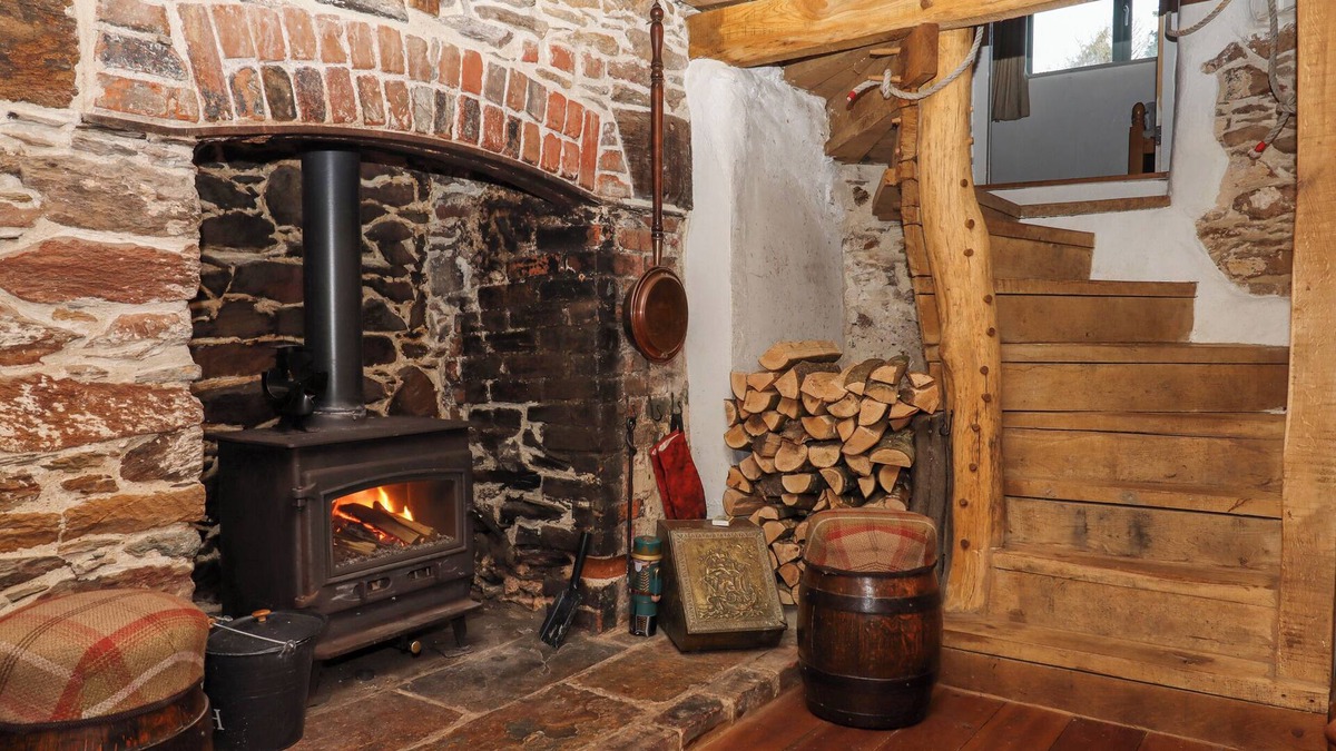 Dittisham Cottage | ALPHA COTTAGE, pet friendly, character holiday cottage in Dartmouth