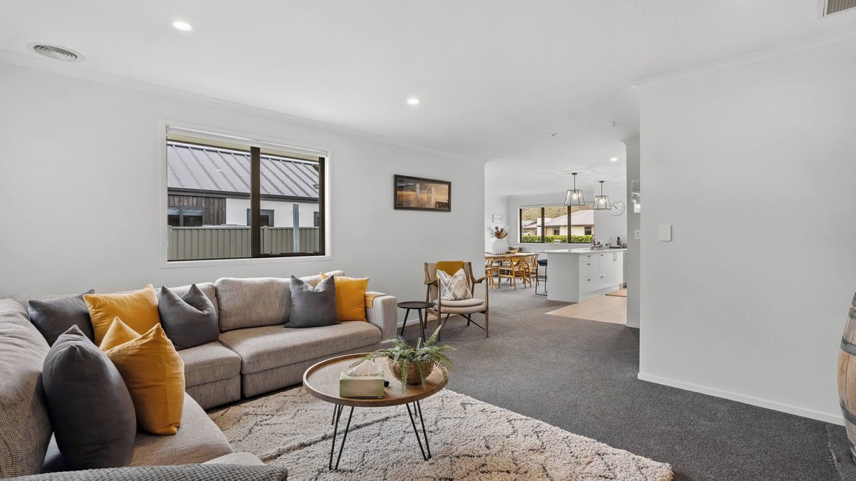Lowburn House | Alpha'N'est - Cromwell Holiday Home