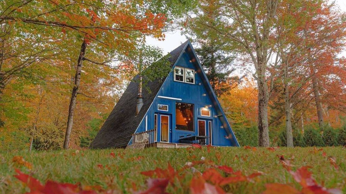 Wilmington Cabin | Alpine A-Frame - midcentury cabin by Lake Raponda