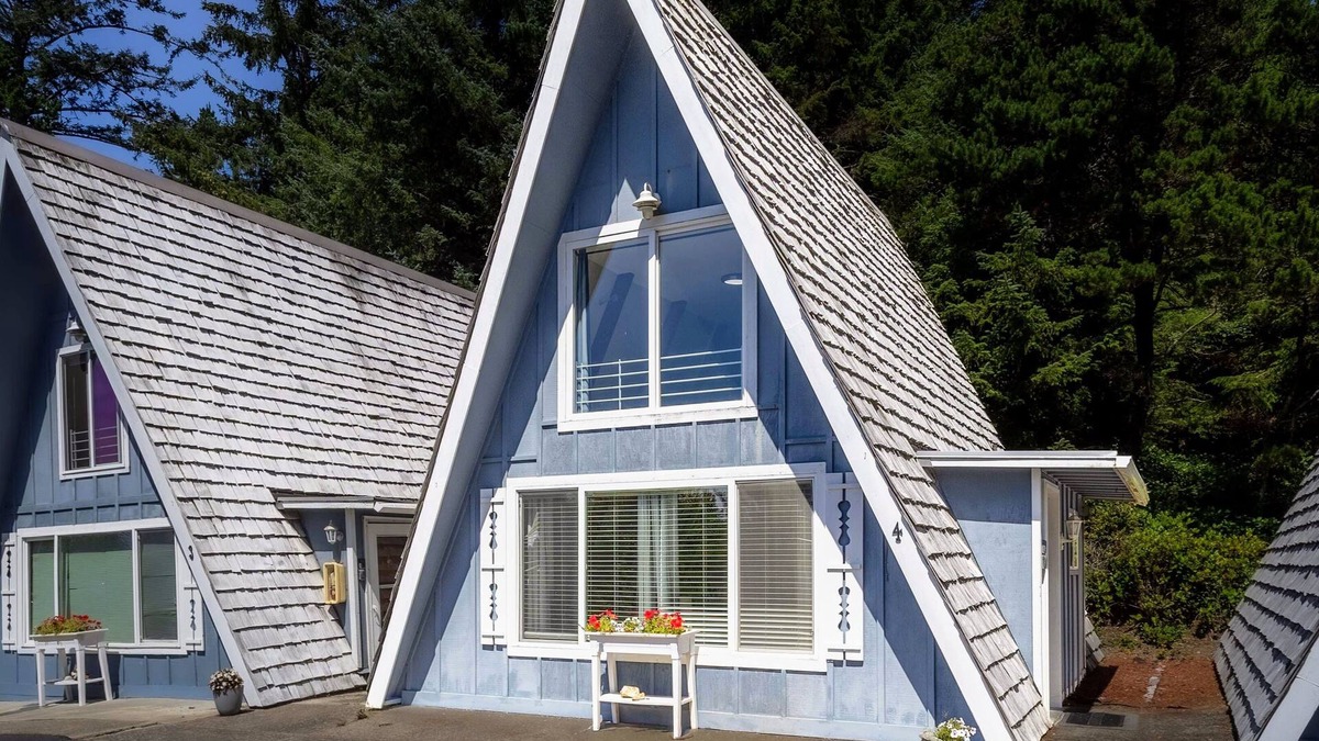 Otter Rock Cottage | Alpine Chalet #4 Full Loft - Otter Rock, OR