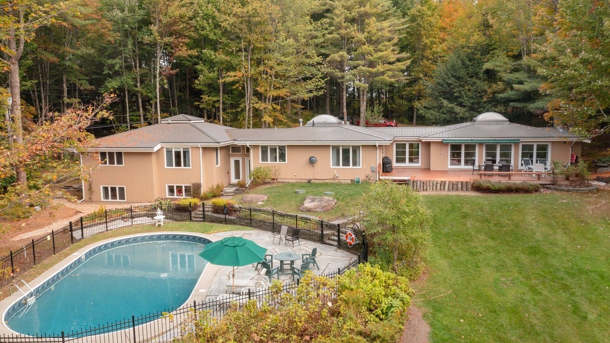 Stowe Area House | Alpine Chateau Stowe-7 BR-6 bath-Game Room, Firepit, Pool!