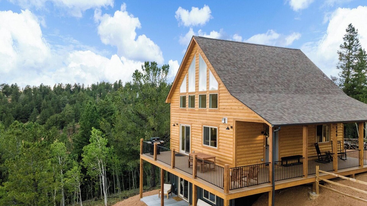 Rainbow Valley Cabin | Alpine Escape: Family-Friendly Cabin with Spectacular Views
