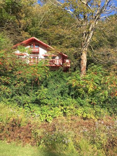 Shandaken House | Alpine Four Season Lodge Shandaken NY sleeps 18