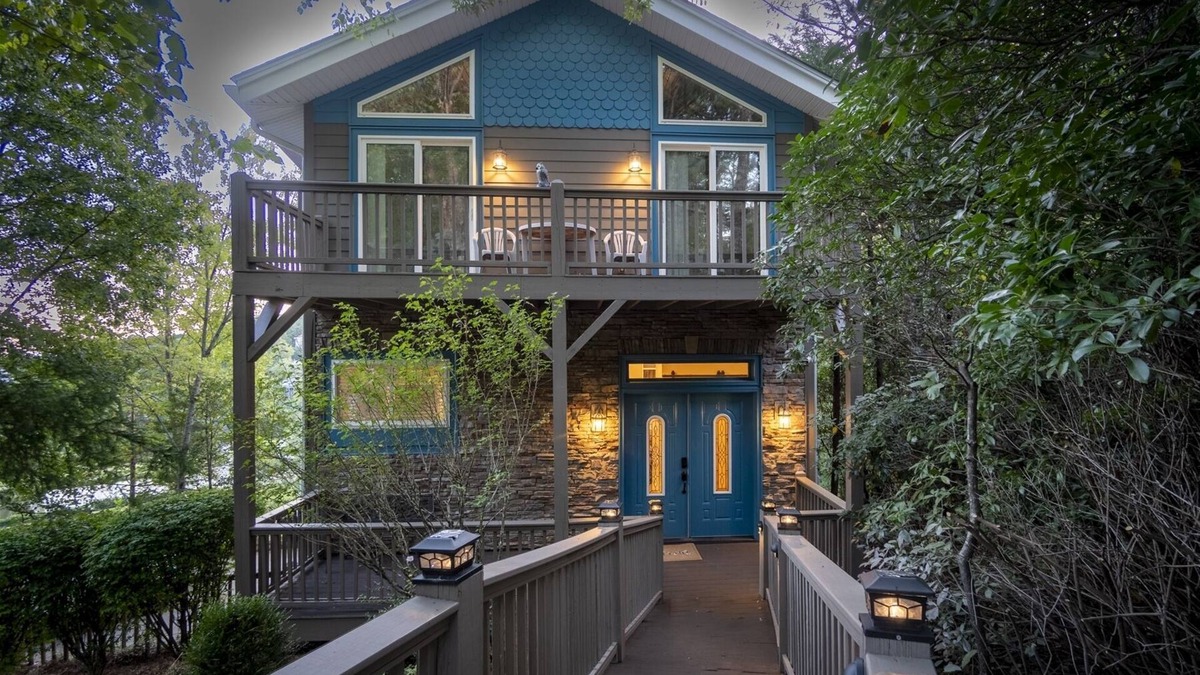 Helen House | Alpine Golf - Luxury 4BR/4BA on 9th Hole | Hot Tub, Game Room & Views