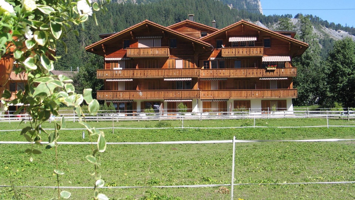 Kandersteg Apartment | Alpine Holidays **** Apartment 2nd floor in a chalet. 270 degrees Alpenpanoram