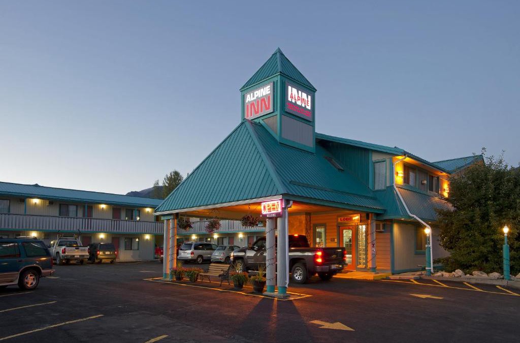 Valemount Hotel | Alpine Inn