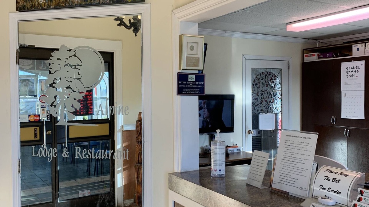Grande Cache Hotel | Alpine Lodge Motel