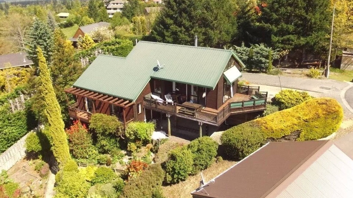 Hanmer Springs Ski Chalet | Alpine retreat - perfect for couples or families. Cute, quiet, quaint.