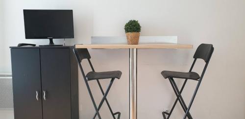 Quartier Capuche-Allies Apartment | Alpine Stay - Studio Entier Résidence Standing vue parc au calme - Parking Gratuit - Wifi - Tram à proximité