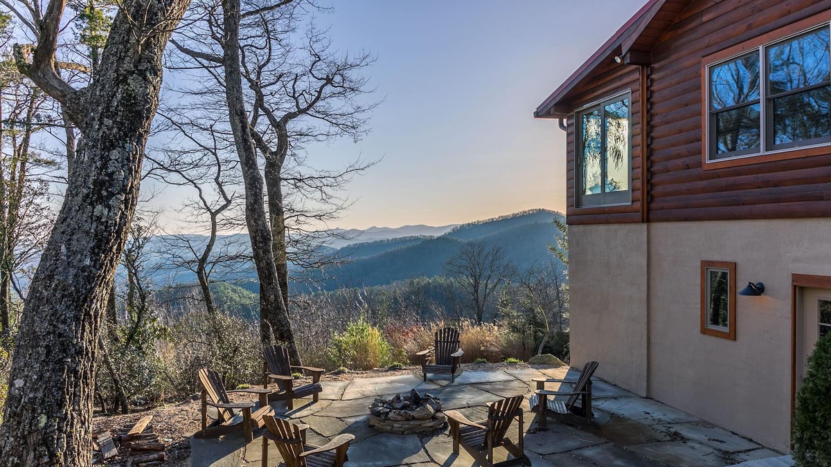 Apple Ridge Cabin | Alpine Vista - Blowing Rock Cabin with hot tub, Theater, Sauna, Views