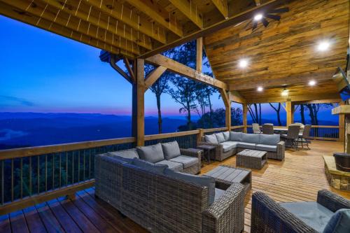 Blue Ridge House | Alpine Vista - Mountain Views - Blue Ridge Heights - Mountain Views, Hot Tub, Luxury Amenities in Prestigious Blue Ridge Heights