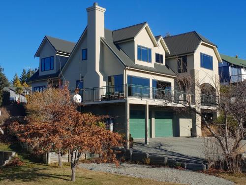 Lake Tekapo House | Alpine Vista