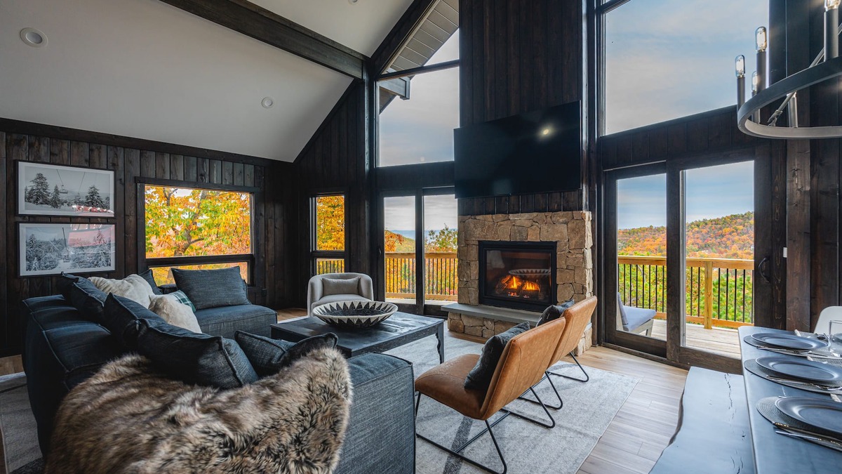McGaheysville House | Alpine Vista- One of the best views- Brand New Renovations -3 King Beds!