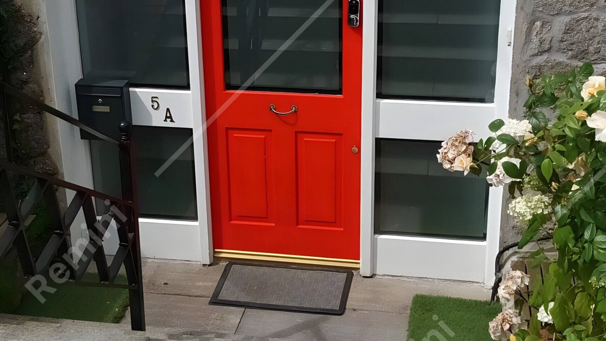 Bray Apartment | Also available for extended rentals subject to availability.