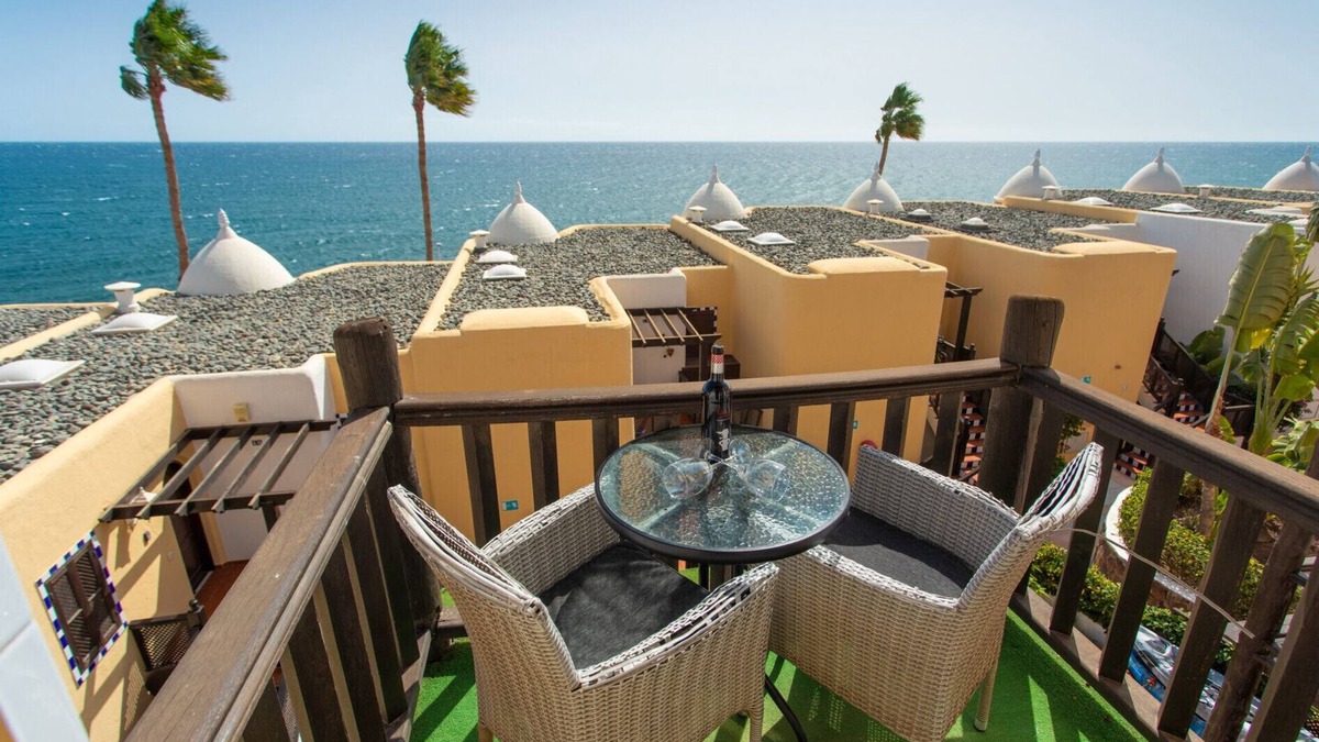 Playa del Aguila Ski Chalet | Altamar 53 balcony sea views By CanariasGetaway