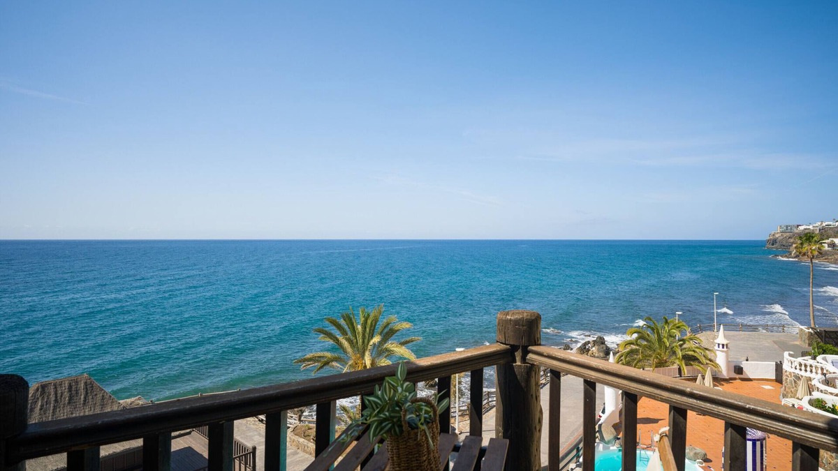 Playa del Aguila Ski Chalet | Altamar 60 Balcony beach views By CanariasGetaway