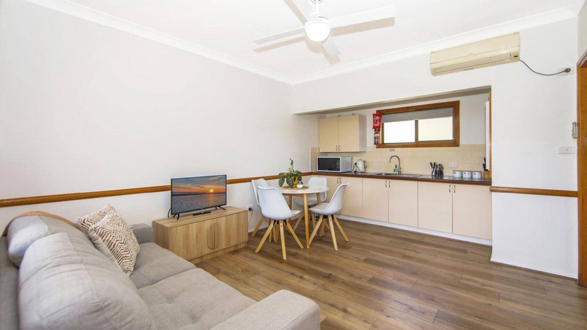 Bundook House | Altamira Blue Gum, TOP NOTCH