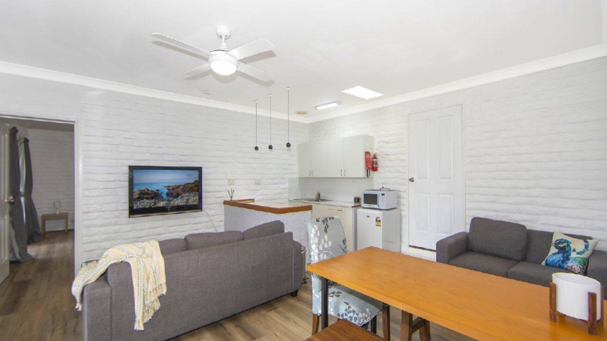 Bundook House | Altamira Twin Room, TOP NOTCH