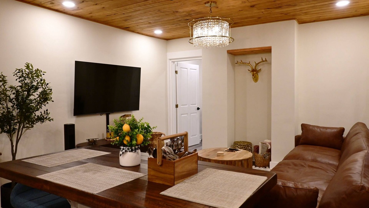 Madison House | Alterra:Slees 8,Steps to Main St,Serene