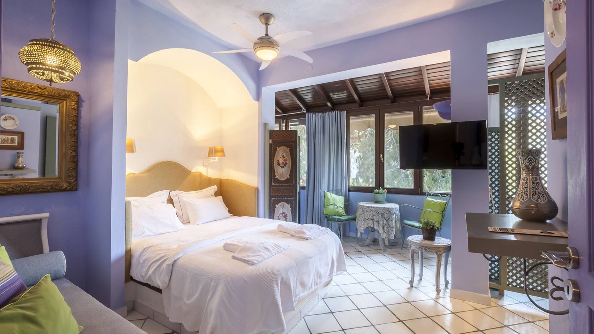 Paradhisos Bed & Breakfast | Alterra Vita Studio at a cozy B&B