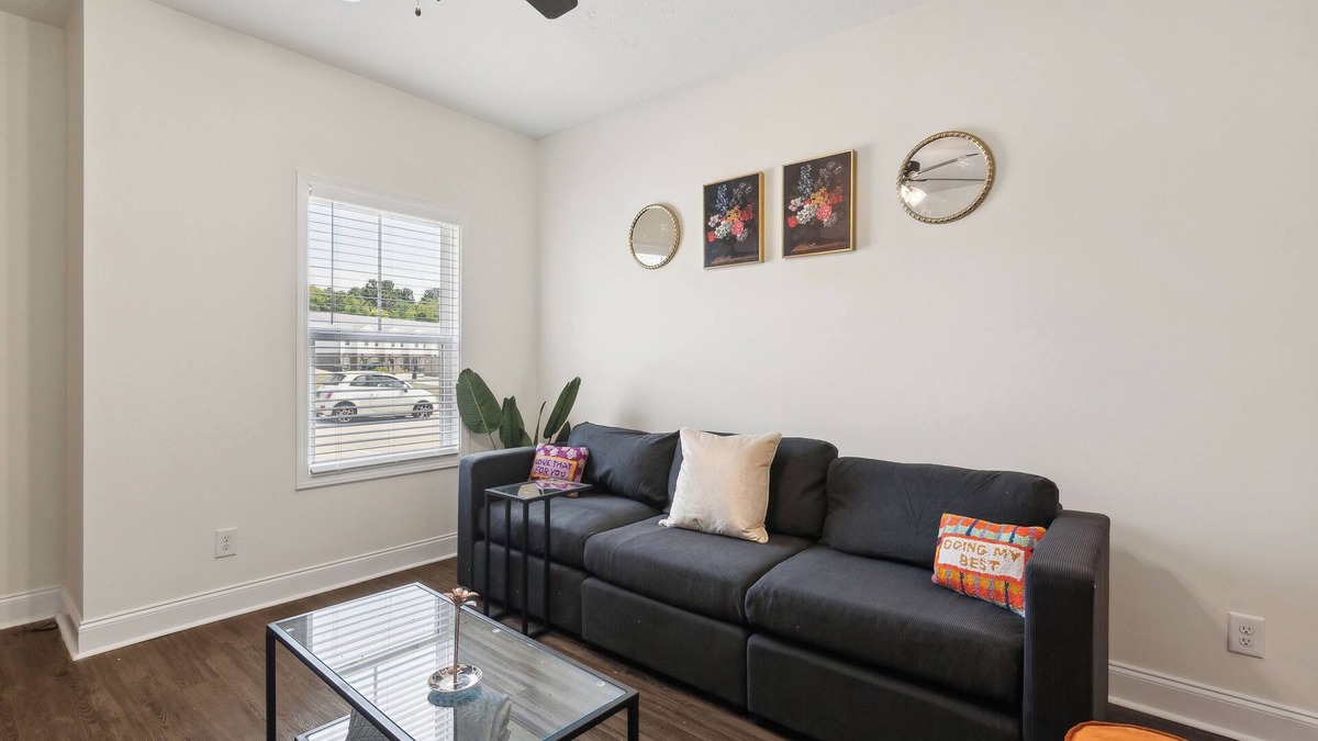 Clarksville Apartment | Alto C4 I Luxurious & Spacious I Pool