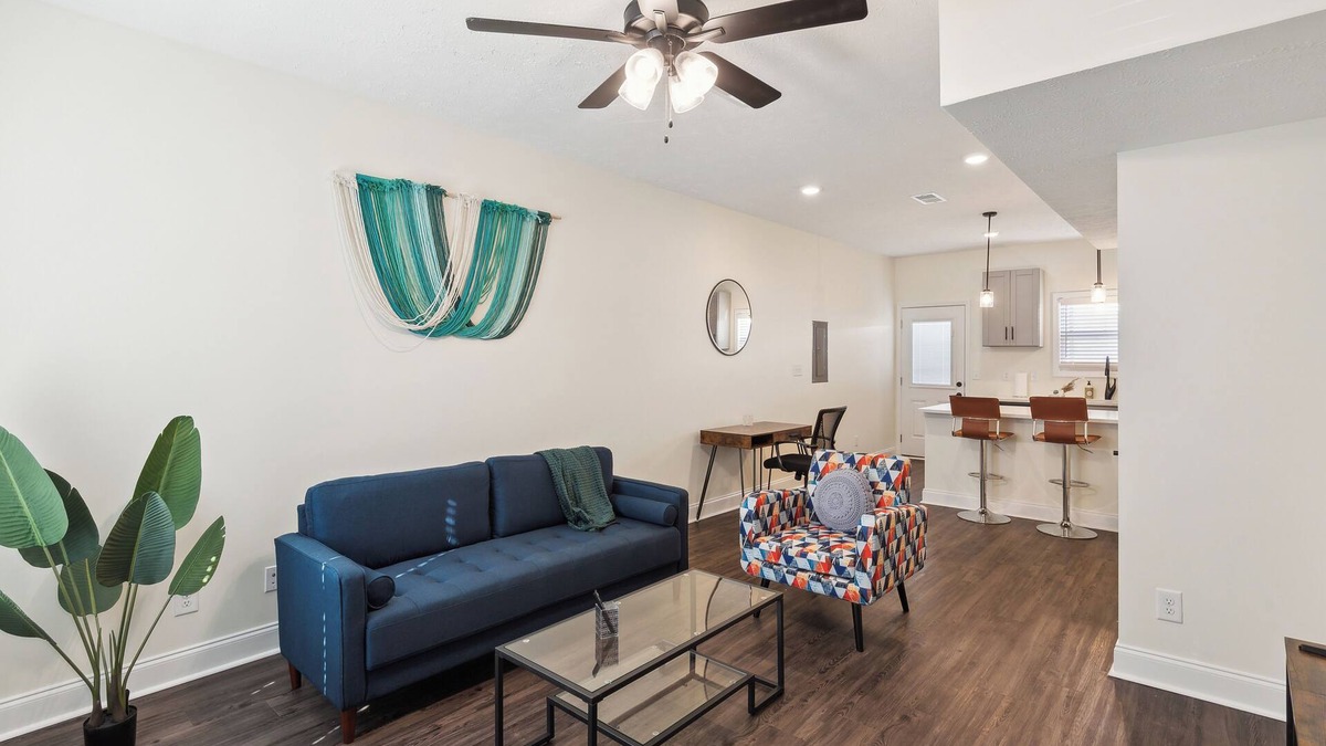 Clarksville Apartment | Alto K4 I Cozy & Comfy I Gym I Parking I Pool