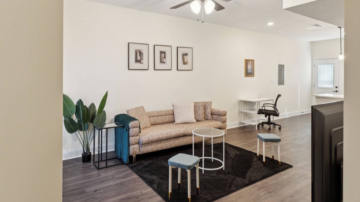 Clarksville Apartment | Alto Q7 I Modern New Construction 2Bd Apartment