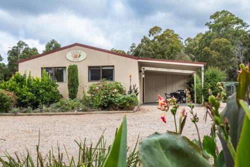 South Spreyton House | Altona Garden Retreat