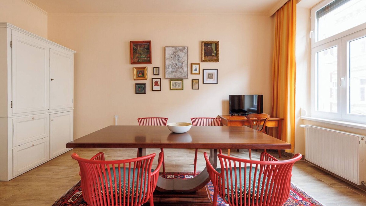 Funfhaus Hotel | Altwienerhof, a cozy and artistic family apartment in Vienna. Near subway