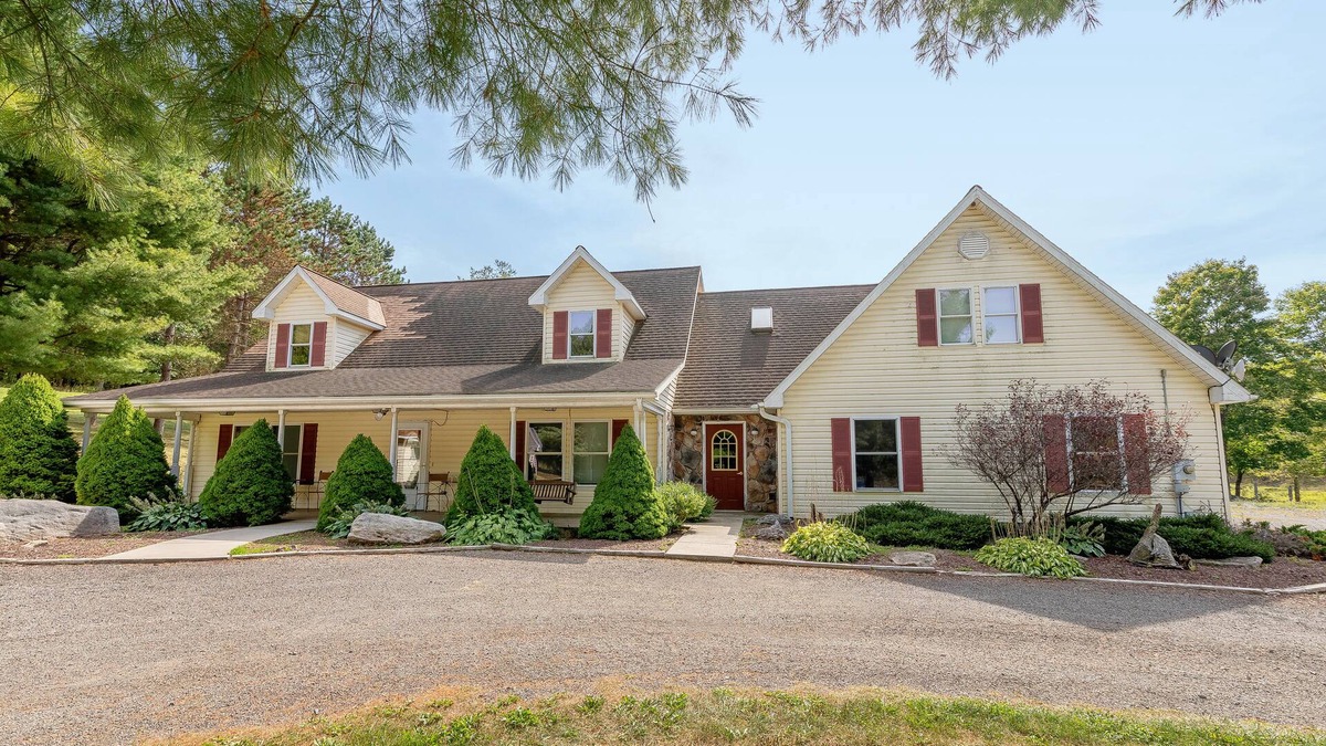 Accident House | Alvie House: Lake Area, Fire Pit, Fireplaces!
