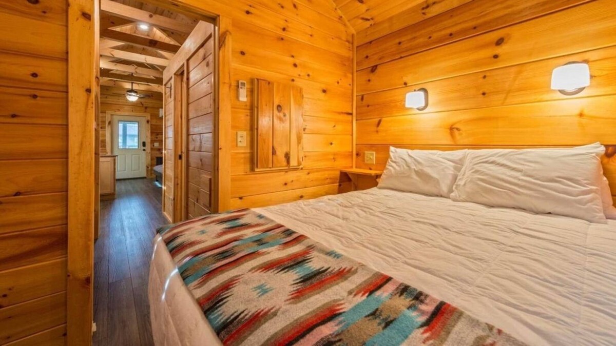 Bryan Cabin | Always a Great Idea To Unwind! Outdoor Pool, Close to Brazos County Expo Complex