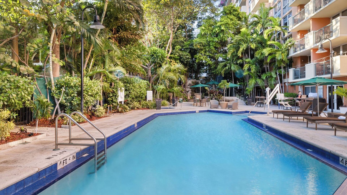 Coconut Grove Hotel | Always a Great Idea To Unwind! 4 Comfortable Units, Onsite Pool, Kitchen