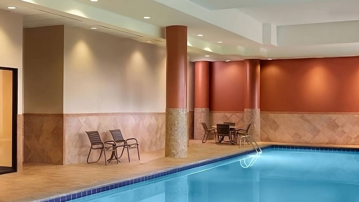 Cumberland Hotel | Always a Great Idea To Unwind! 2 Convenient Units, Pool, Pets Allowed