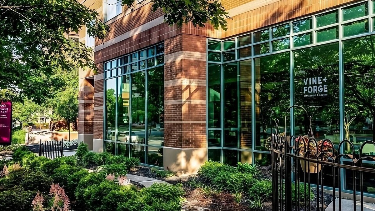 Downtown Columbus Hotel | Always a Great Idea To Unwind! Close to Columbus Museum of Art, Pet-Friendly!