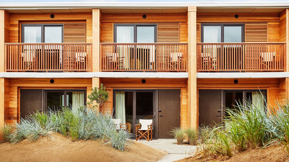 Montauk Hotel | Always a Great Idea To Unwind! 2 Beachfront Units, Free Breakfast, Outdoor Pool!