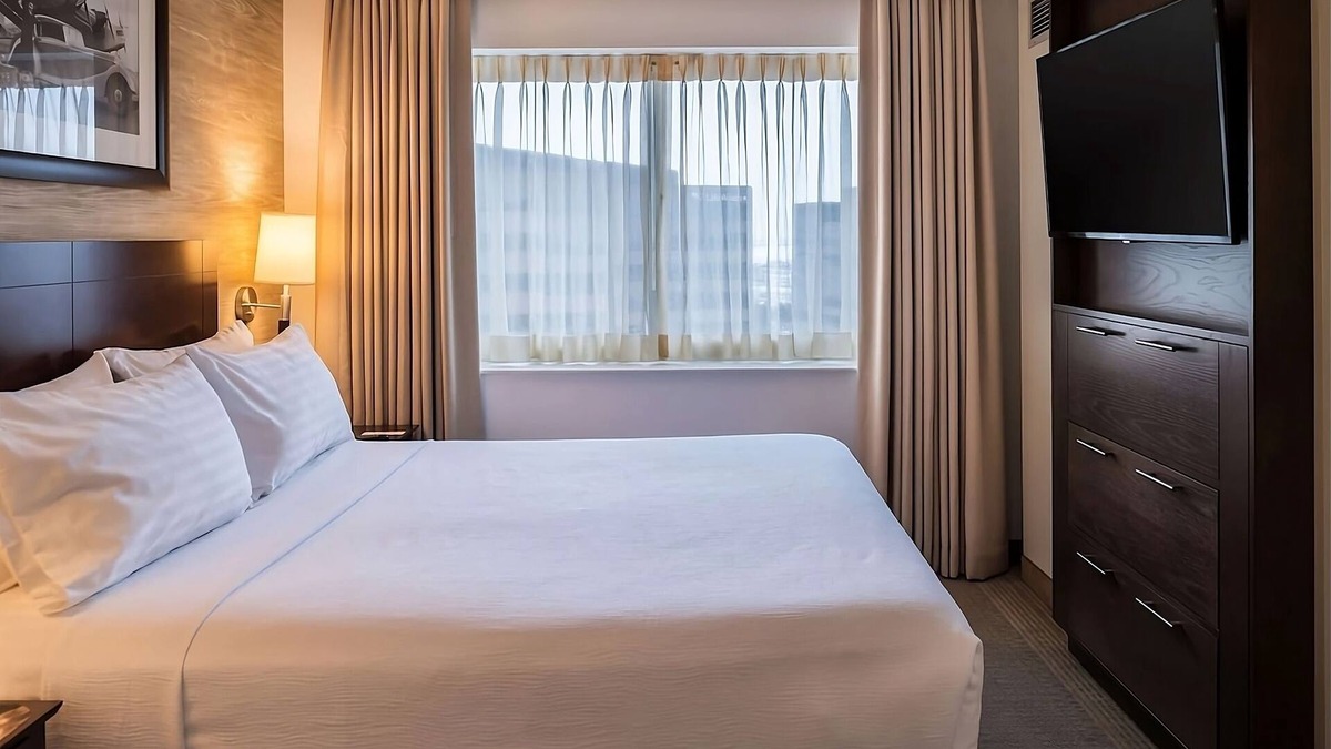 O'Hare Resort | Always a Great Idea To Unwind! With Onsite Parking, Pets Allowed!