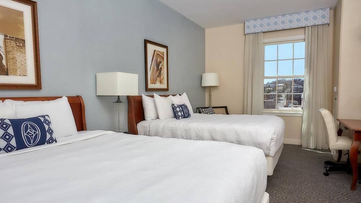 Staunton House | Always a Great Idea To Unwind! 4 Family-friendly Units, Pets Allowed